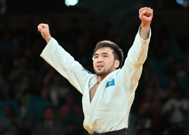 «Ердің құны — 100 жылқы»: Ақтөбелік кәсіпкер Сметовке ерекше сый жасады