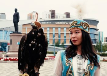 Дүниежүзілік көшпенділер ойындары: бүркітші Астананы қоғамдық көлікпен аралап шықты