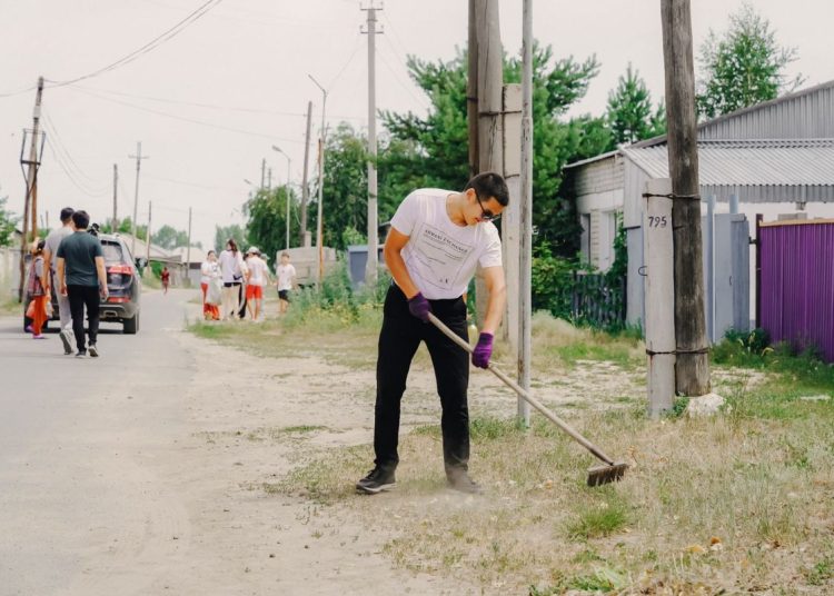 Бесқарағай ауданында «Таза Қазақстан» экоакциясы аясында көшелер тазаланды