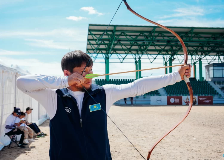 Қазақстандық садақшылар Дүниежүзілік көшпенділер ойындары өтетін алаңда жаттығып жатыр
