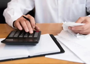 Салық берешегі бар борышкердің банктегі есеп-шоты толық бұғатталмайды – Президент Жолдауы