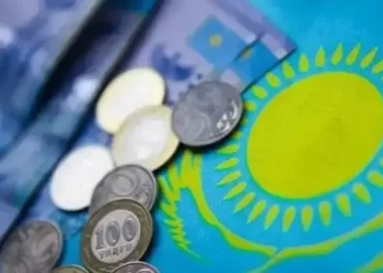 Активтерді қайтару жөніндегі комитет қандай халықаралық ұйымдармен тығыз жұмыс істейді