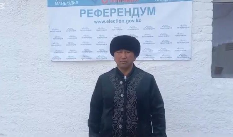 Белгілі бүркітші Ерзат Байқадамов референдумда дауыс берді
