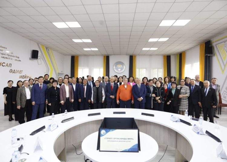 Түркі мұрасы назарда: «Диуани лұғат ат-түрктің» 950 жылдығына орай халықаралық дөңгелек үстел өтті