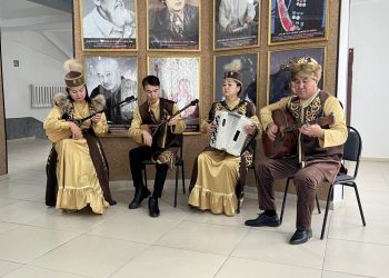 Бесқарағай ауданында сайлаушыларды мерекелік концертпен қарсы алды