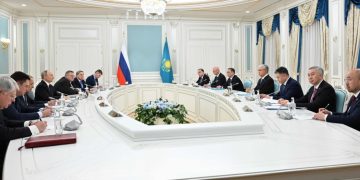 Қасым-Жомарт Тоқаев пен Владимир Путин шағын құрамда келіссөз жүргізді