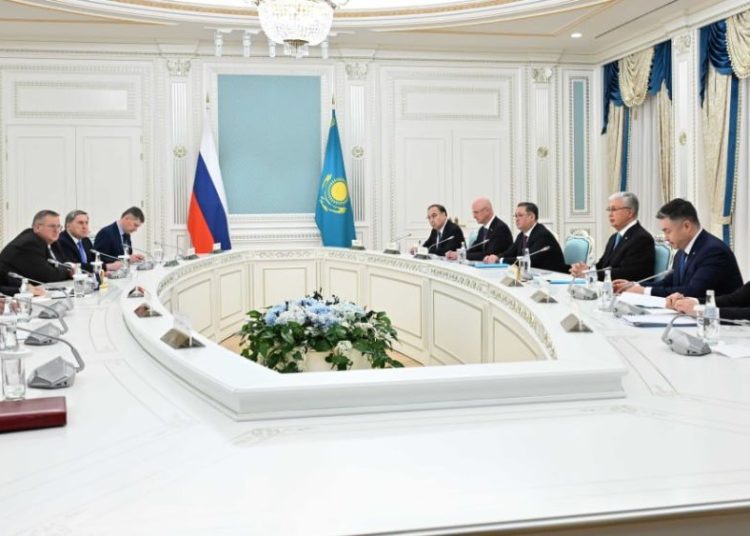 Қасым-Жомарт Тоқаев пен Владимир Путин шағын құрамда келіссөз жүргізді