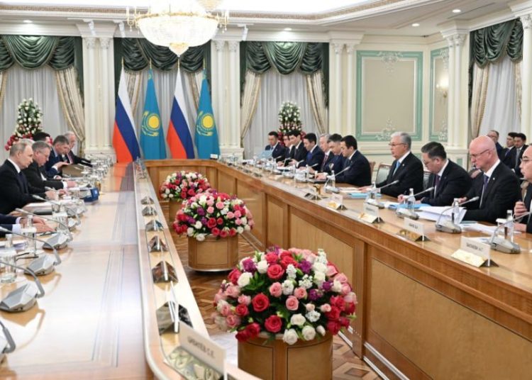 Мемлекет басшысы Ресей Президентімен кеңейтілген құрамда келіссөз жүргізді