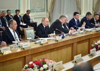 Владимир Путин Мәскеу мен Астана арасындағы ықпалдастық барлық бағыт бойынша белсенді өрбіп келе жатқанын мәлімдеді