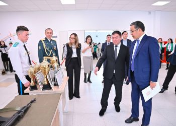 Өңір басшысы талантты жастармен кездесті