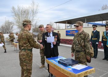 Семейде сарбаздарды шығарып салды