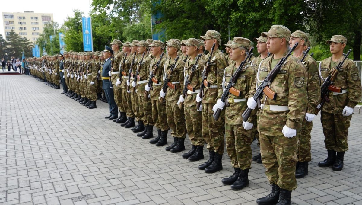 Семейлік сарбаздар салтанатты жағдайда ант қабылдады