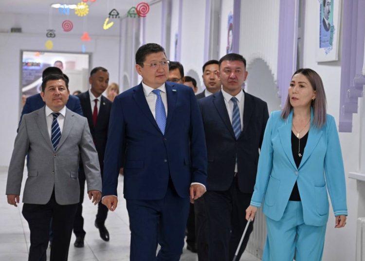 Облыс әкімі Шар қаласындағы әлеуметтік нысандардың жұмысымен танысты