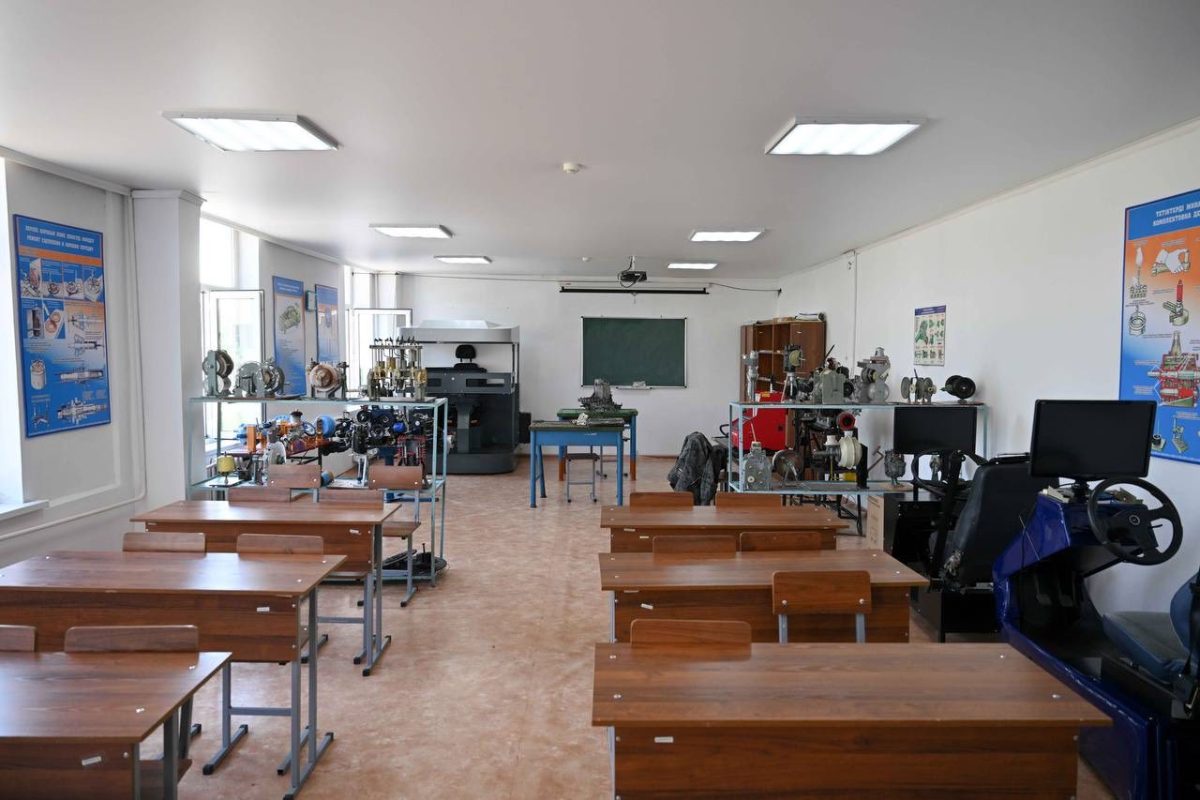 Облыс әкімі Бесқарағай колледжінің жұмысымен танысып, жатақхана мен бассейн құрылысын бақылауға алды