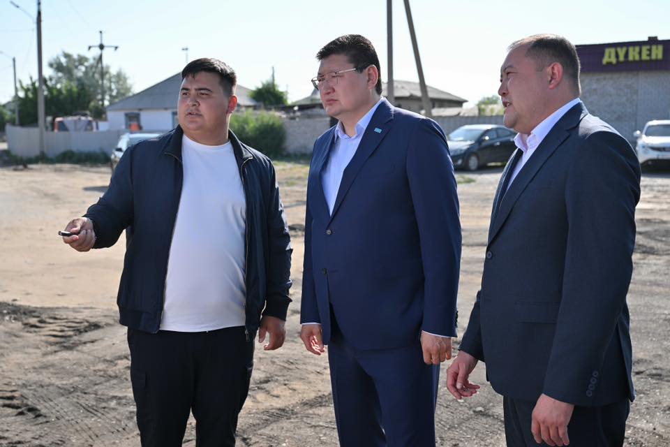 Облыс әкімі Семейдегі су себу және ауыз су тарту жұмыстарын тексерді