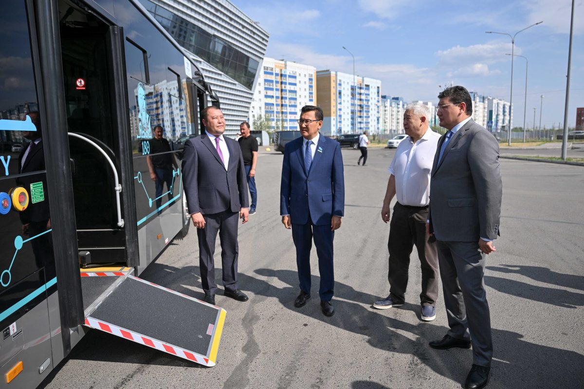 Семей қаласының қоғамдық көлік паркі 44 жаңа автобуспен толықты