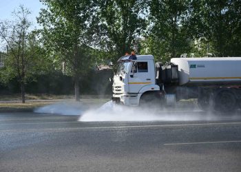 Облыс әкімі Семейдегі су себу және ауыз су тарту жұмыстарын тексерді