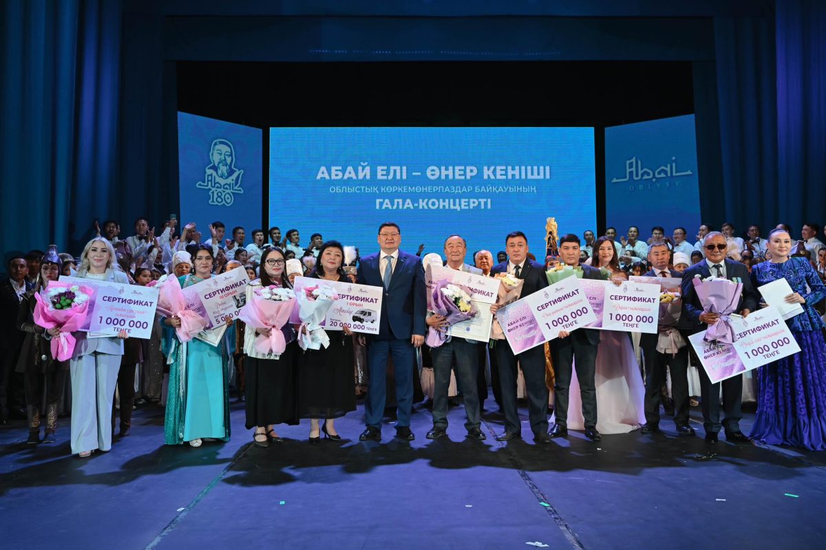 «Абай елі – өнер кеніші» байқауының жеңімпазына шағын автобус табысталды