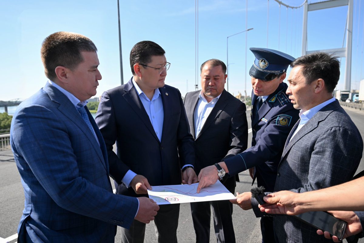 Семейдегі аспалы көпірдің бір бөлігінде асфальт төсеу аяқталды