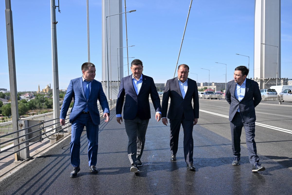 Семейдегі аспалы көпірдің бір бөлігінде асфальт төсеу аяқталды