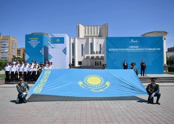 Семейде Мемлекеттік рәміздер күніне орай Ту көтеру рәсімі өтті