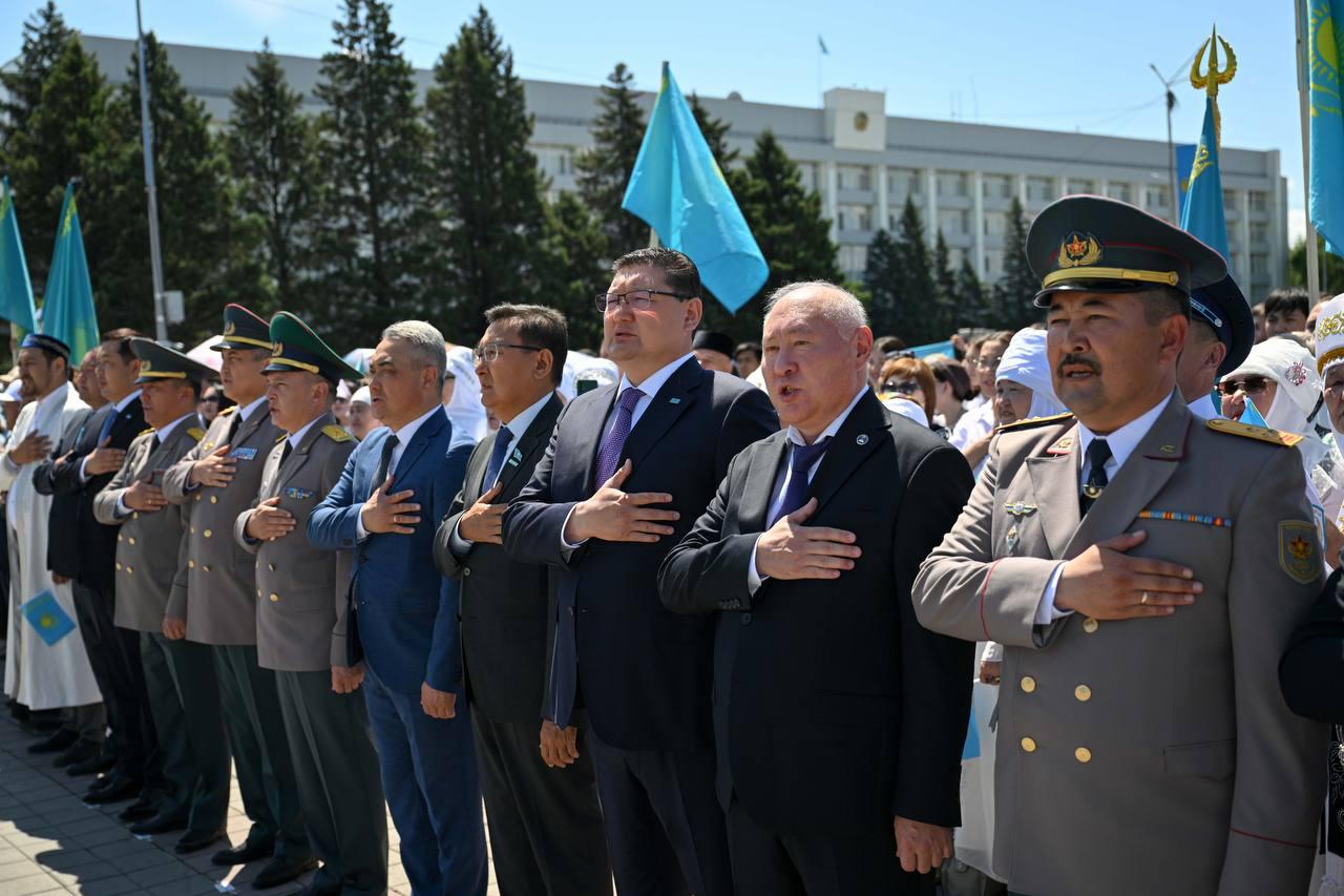 Семейде Мемлекеттік рәміздер күніне орай Ту көтеру рәсімі өтті