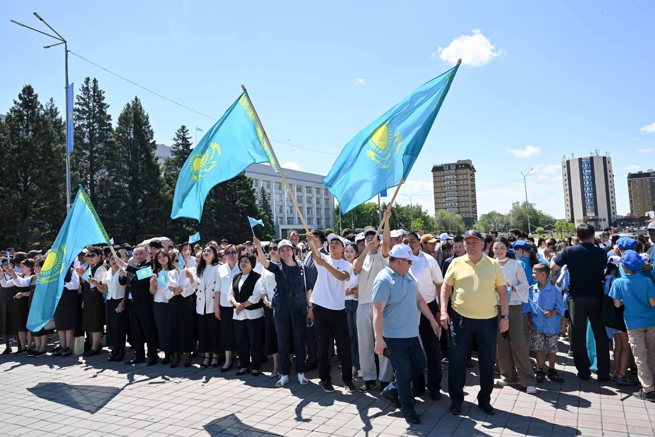 Семейде Мемлекеттік рәміздер күніне орай Ту көтеру рәсімі өтті