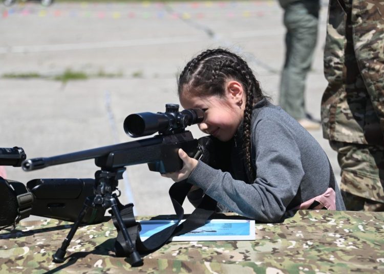 Семейде Балаларды қорғау күніне орай әскери бөлімдерде ашық есік күні өтті