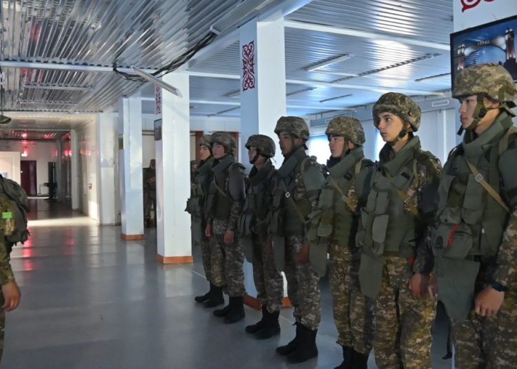 Семей гарнизонында әскери бөлімдер жауынгерлік дабыл бойынша көтерілді