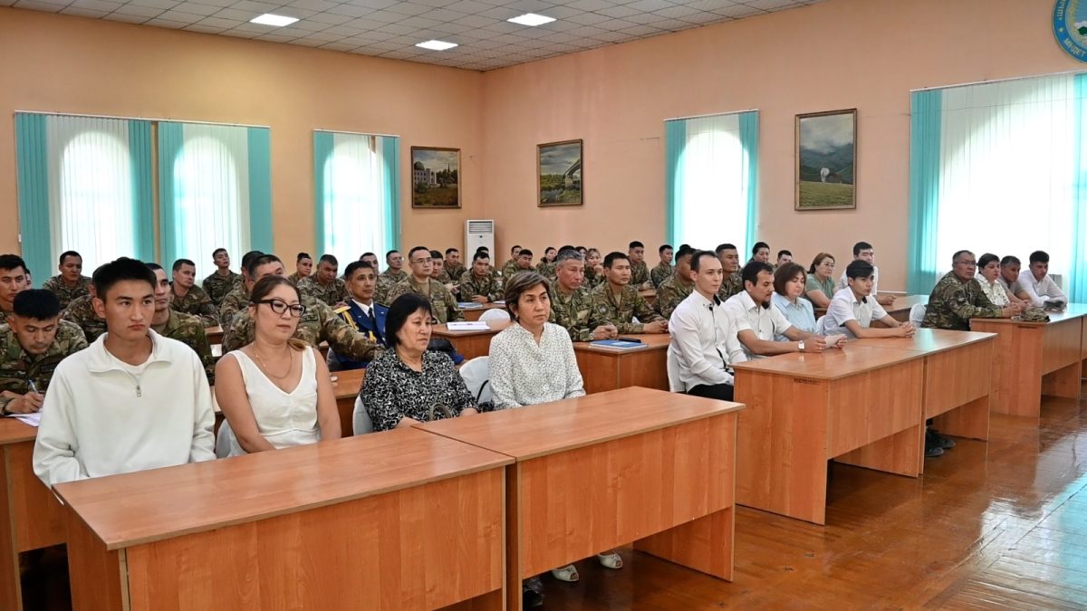 Әскерден оралған сарбаздарға білім сертификаттары табысталды
