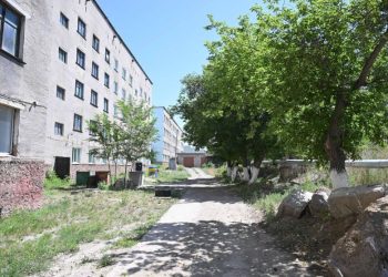 Облыс әкімі №42 мектептің мәселелерімен танысты: интернатты кеңейту ұсынысы қаралуда