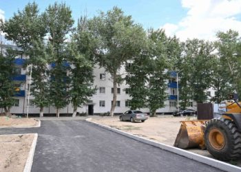 Курчатовта екі көпқабатты үй жөнделіп жатыр: кезекте тұрғандар қоныс тойын күтуде