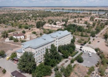 Курчатов ауруханасы жаңарып келеді: әкім үшінші қабатты жөндеуге уәде берді