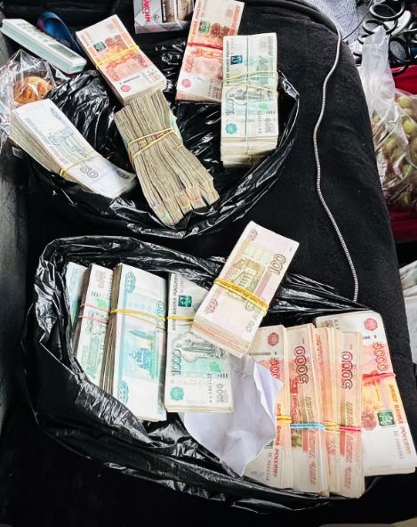 Абай облысында шекарадан 37 мың долларды алып өтпек болған жүргізуші ұсталды