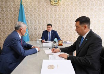 Абай ауданында тұрғындармен ашық диалог өтті