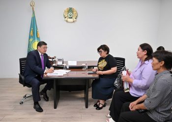 Облыс әкімі тұрғындарды жеке мәселелері бойынша қабылдады