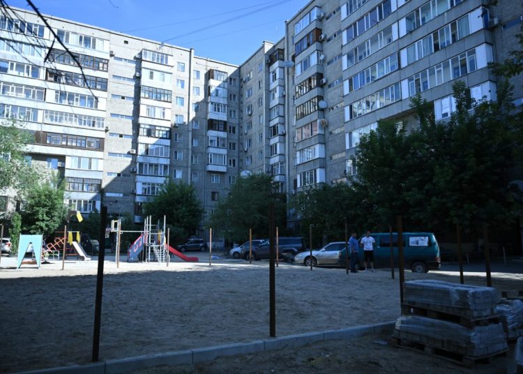 Семейде 40 аула абаттандырылады: облыс әкімі жөндеу жұмыстарының барысын тексерді