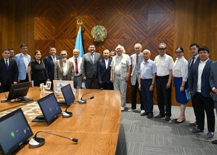 Абайдың 180 жылдығы – ұлт мерейі: облыс әкімі зиялы қауыммен кеңесті