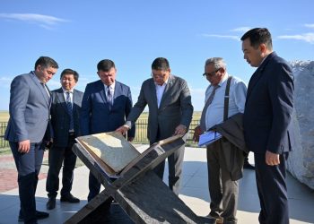 Облыс әкімі Абай төбе би болған Қарамола қонысына барды