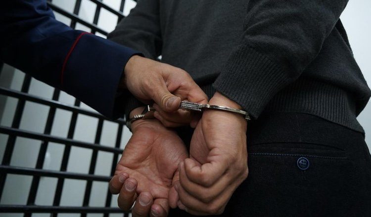 Абай облысында шекарадан 37 мың долларды алып өтпек болған жүргізуші ұсталды