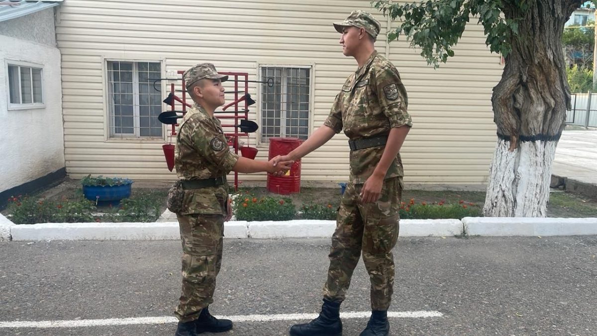 Абай облысында 2 метрден ұзын сарбаз әскери борышын өтеп жүр