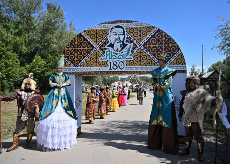 Семейде этноауыл ашылды: ұлттық рух пен өнер мерекесі басталды