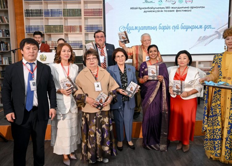Абай жырлары 15 тілде: Семейде халықаралық поэзия фестивалі өтті