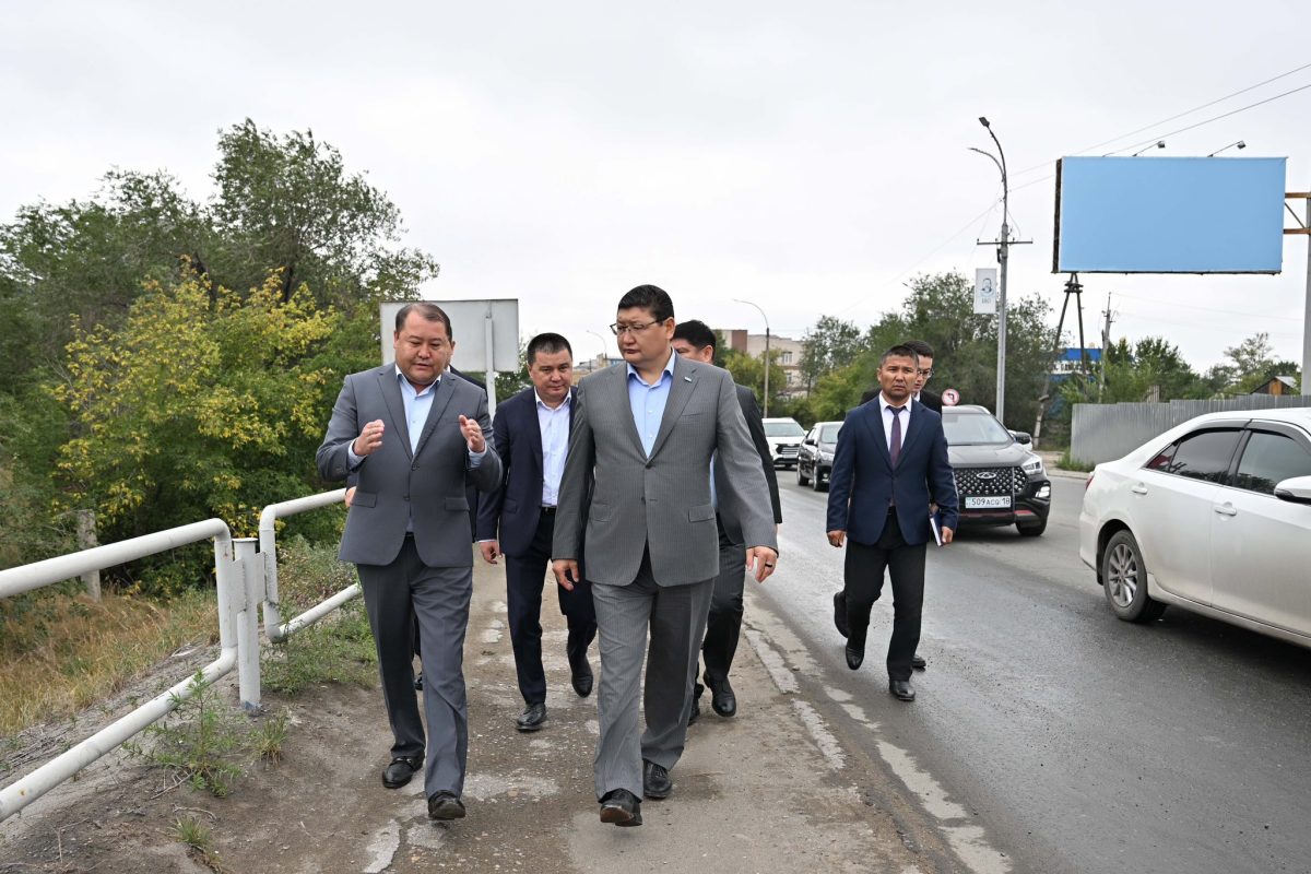 Семейде ескі көпір жолына толық асфальт төселеді