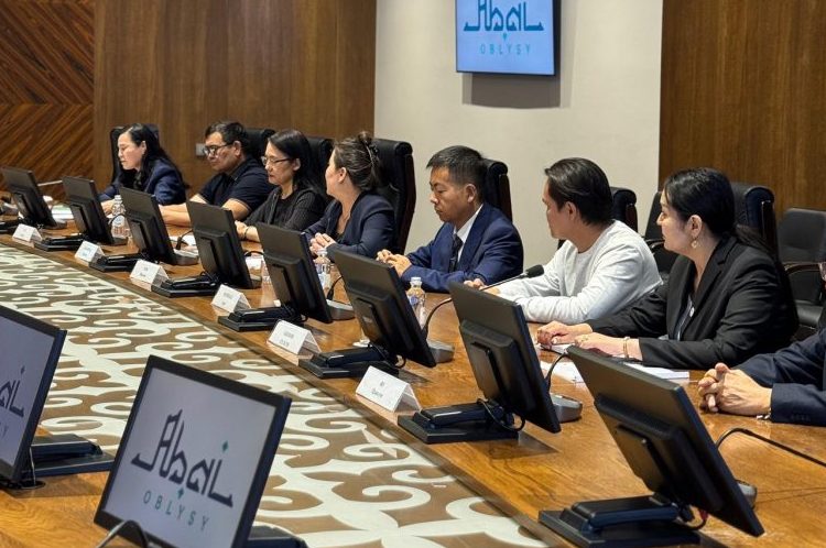 Инвесторлармен кездесті