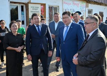 Берік Уәли Каштак пен Половинкадағы интернет, автобус және ауыз су мәселелерін пысықтады