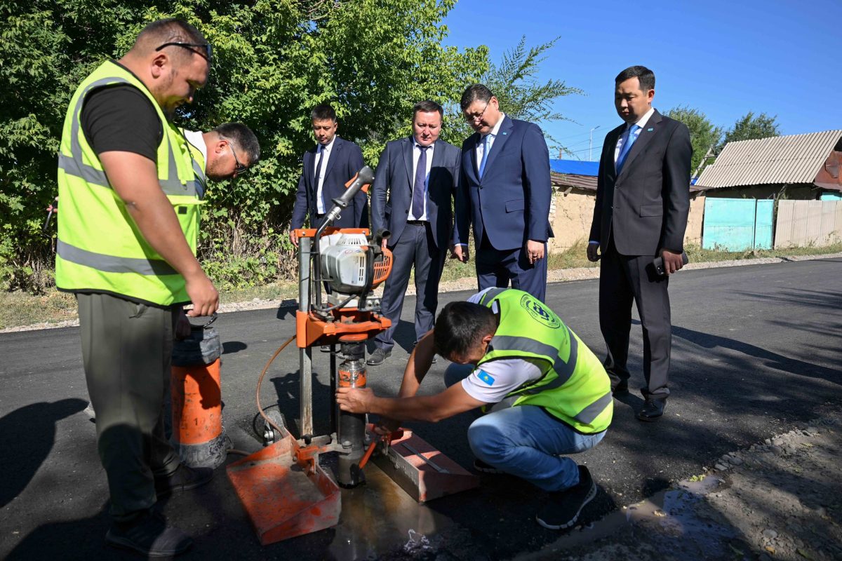 Ақжардағы жолдар жаңарып, интернет келеді: облыс әкімі сапарынан не белгілі болды?