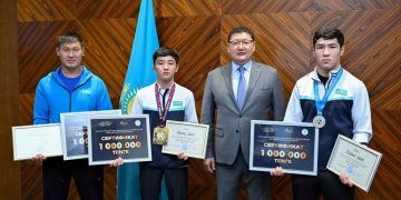 Берік Уәли әлем вице-чемпиондарын қабылдап, марапаттады