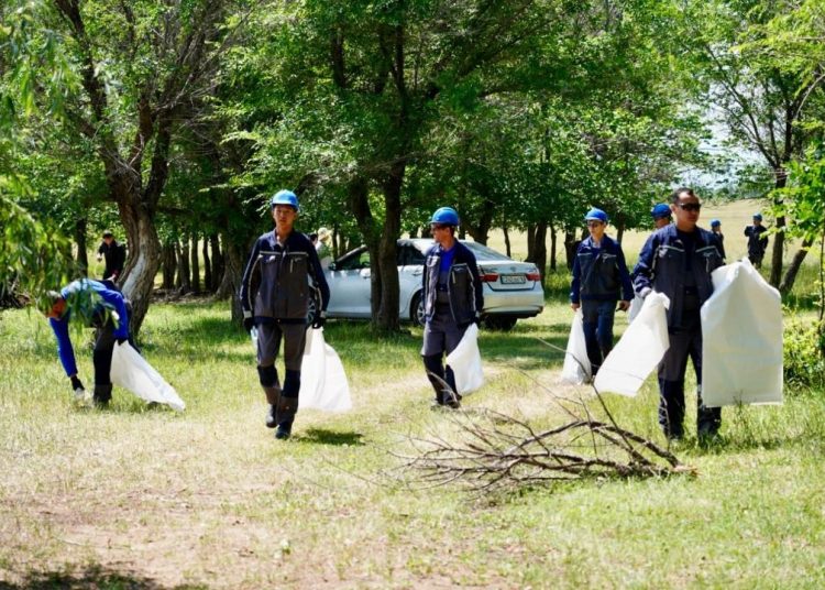 Жағалау қоқыстан тазарды