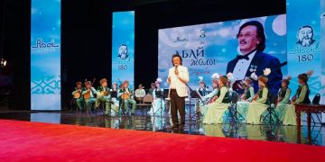 «Абай жолы»: Секен Тұрысбеков пен «Ақ жауын» оркестрі ерекше кеш ұсынды